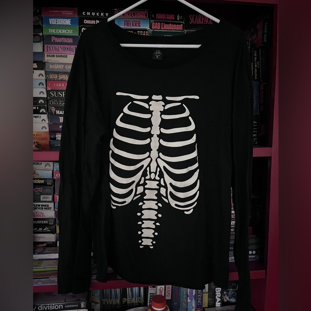 Hot Topic skeleton goth spooky halloween long sleeve tee XL with thumb hole!